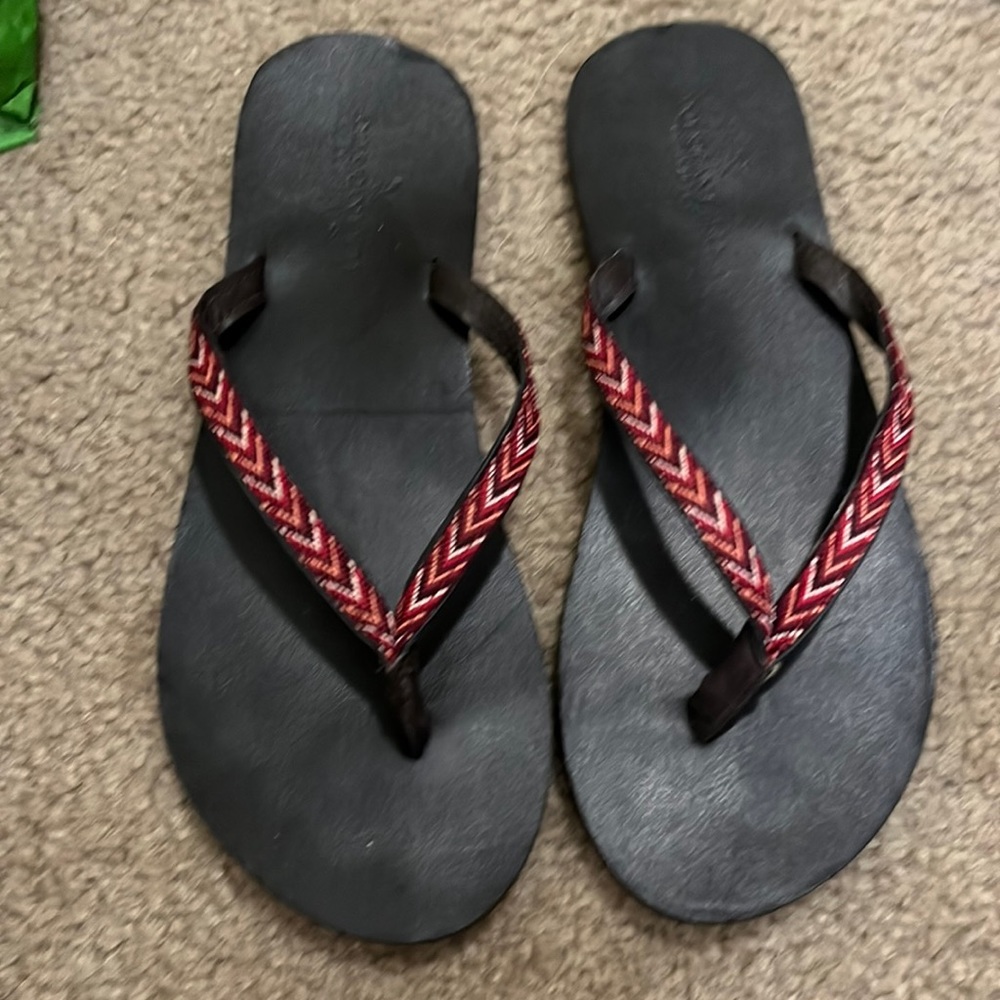 American Eagle leather flip flops used good condition